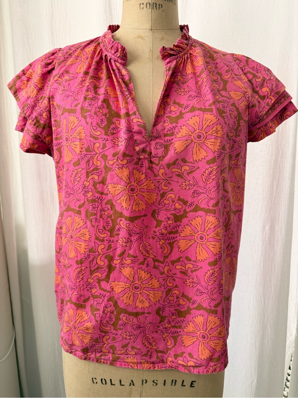 Jennifer and Grace,  Block Print, Ruffle Collar and Flutter Sleeve Top, sz M